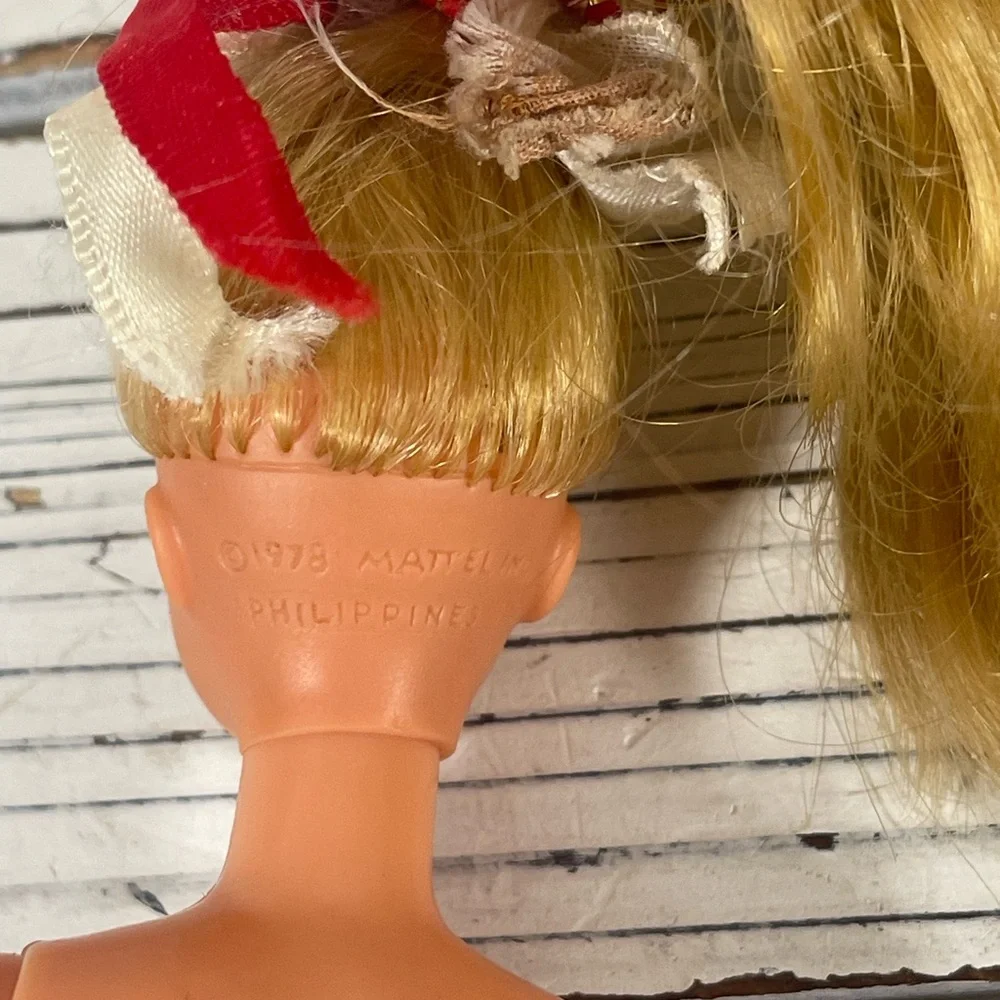 Vintage 1978 Mattel Barbie Doll Figure‎ Clothing Great Condition